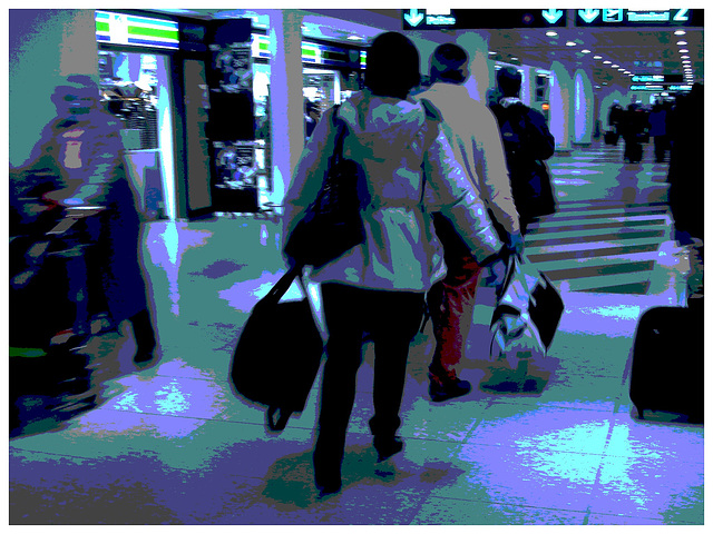 Airport Lady in high heels / Dame d'aéroport en talons hauts -  Copenhague, Danemark / 26 octobre 2008 - RVB postérisé