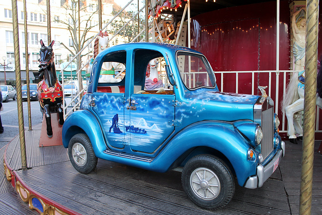 VOITURE BLEUE ***