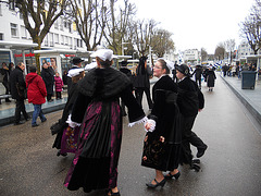 on danse meme en marchant