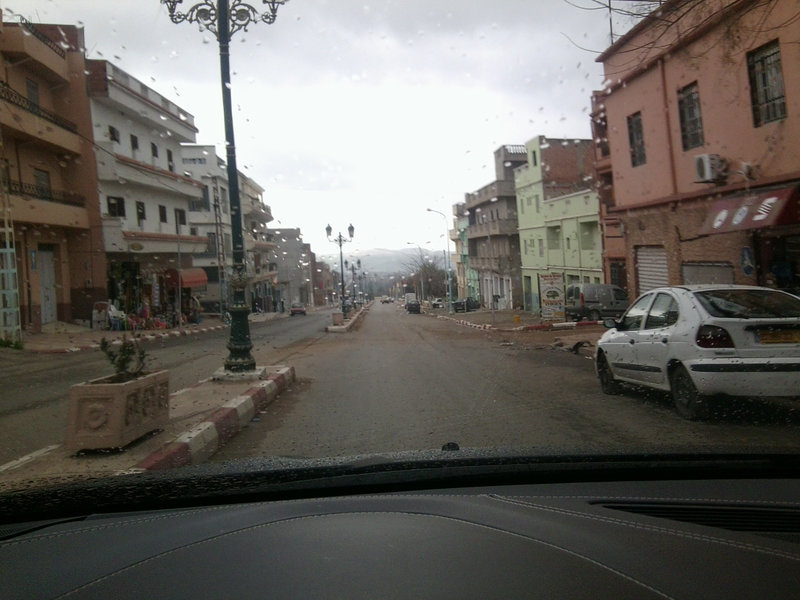 Photo prise de ma voiture par journee de pluie.