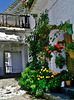 Arquitectura morisca de las Alpujarras.     No es un patio, es una calle !