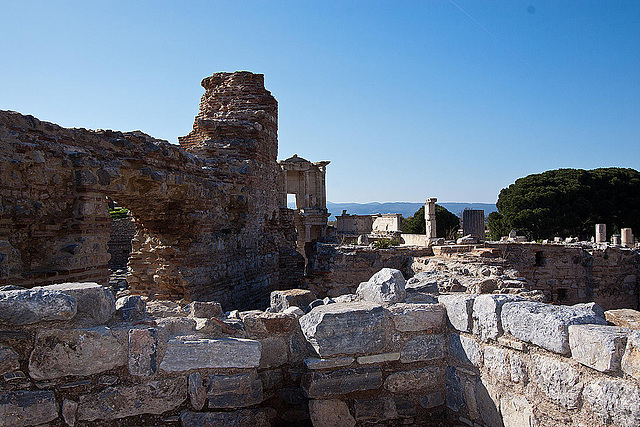 20120319 8109RWw [TR] Ephesos, Hadrians-Tempel, Celsus-Bibliothek
