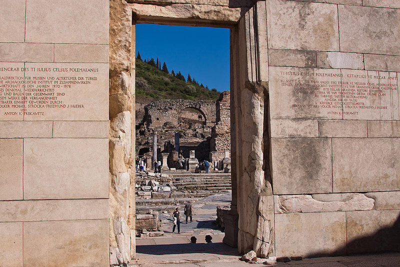 20120319 8094RAw [TR] Ephesos, Celsus-Bbliothek, Bordell,