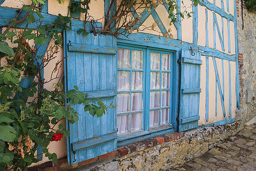 LA MAISON BLEUE