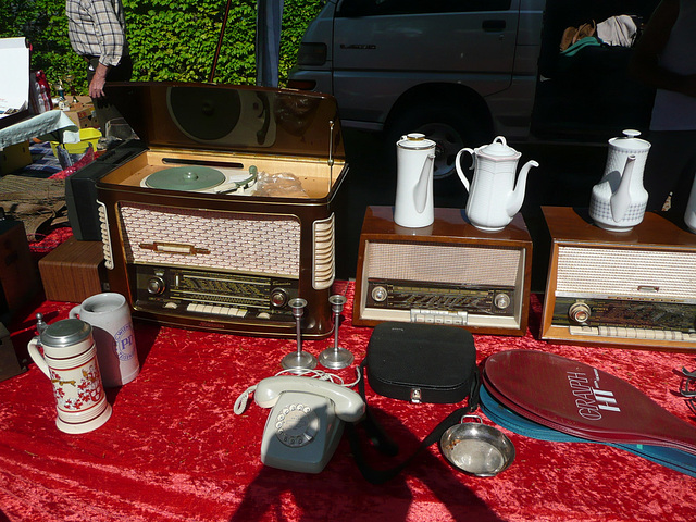 Trödelmarkt - la brocante - la brokantaĵo