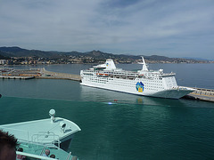 Otro barco de crucero en el puerto de Malaga