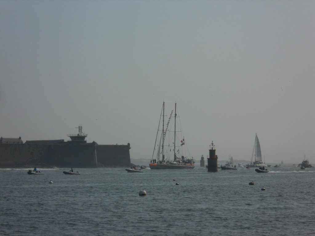 arrivée de TARA, dans la rade de LORIENT