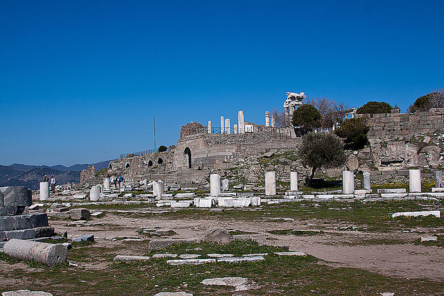 20120318 7978RAw [TR] Pergamon, Athena-Heiligtum, Trajans-Tempel