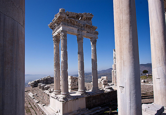 20120318 7946RWw [TR] Pergamon, Trajans-Tempel