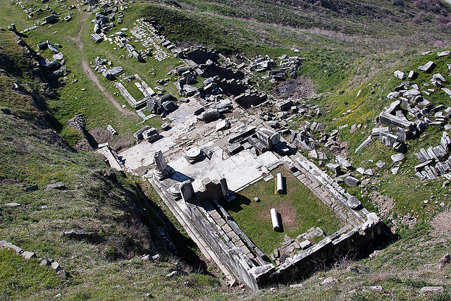 20120318 7930RAw [TR] Pergamon, Dionysos-Tempel (Theaterstraße)