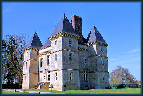 LE CHATEAU ***