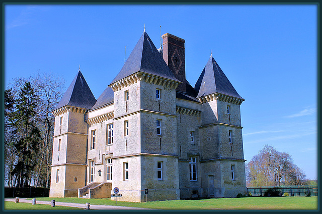 LE CHATEAU ***