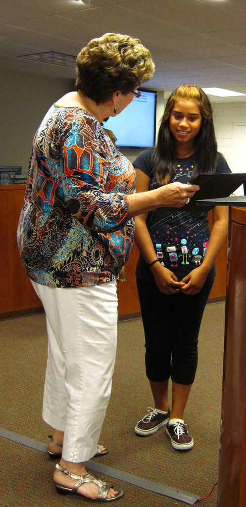 Mayor Parks presenting a certificate of recognition to a student (2656)