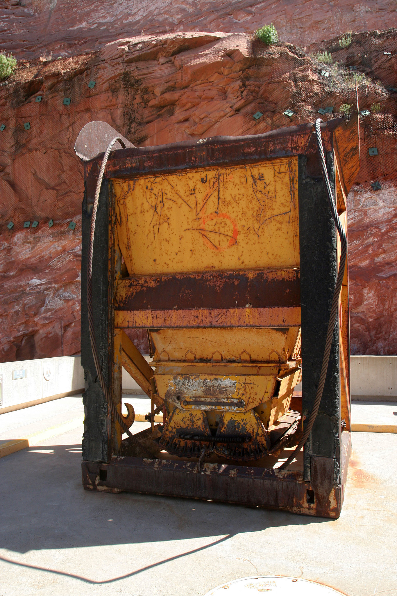 Glen Canyon Dam - Concrete Bucket (4403)