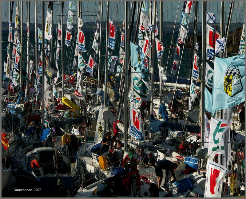 Etape d'une compétition à la voile....