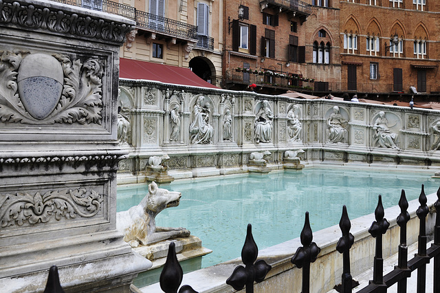 der Brunnen Fonte Gaia (Brunnen der Freude)