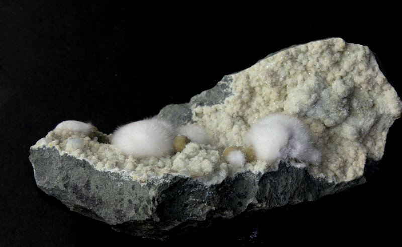 Okenite -gyrolite-prehnite (3)