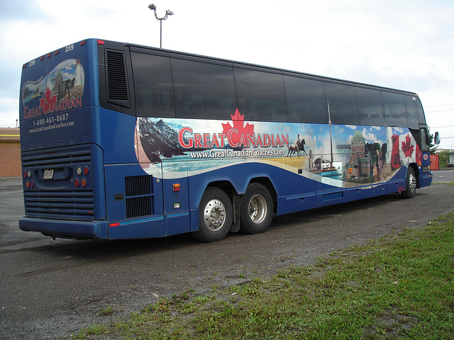 Great Canadian bus / Bus feuille d'érable - 16 août 2009.