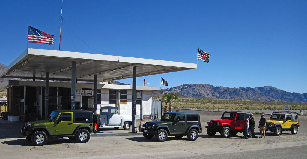 Jeeps at Chiriaco Summit (2037)