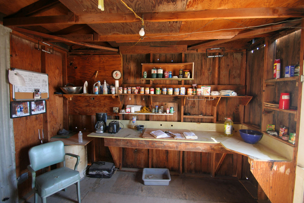 Shack Near Red Canyon (3751)