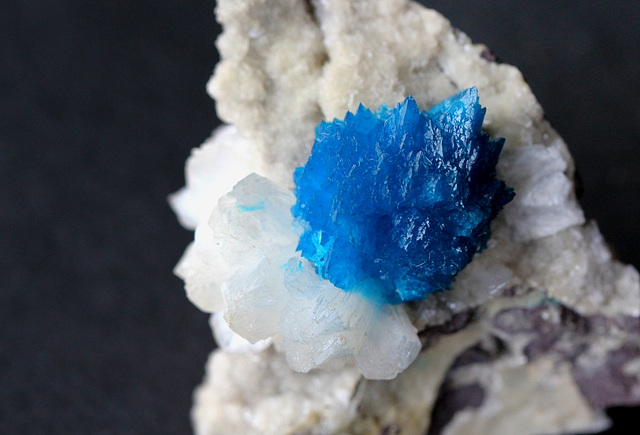 Cavansite sur gypse