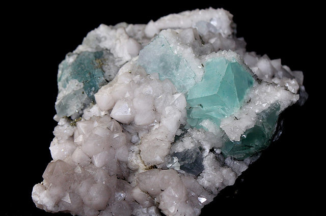 Fluorite vert d'eau 'turquoise clair' (sur quartz laiteux)