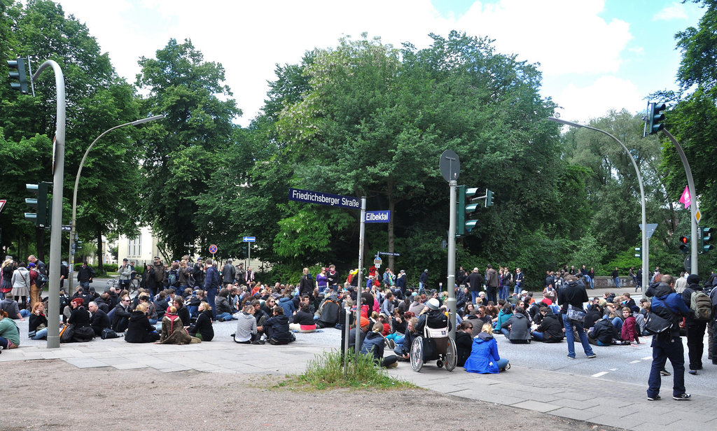 Demo: "Kein Platz für Nazis in Hamburg"