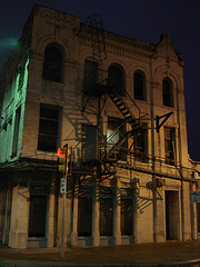 Fire escape by the night / Escalier de secours dans la nuit - 1er juillet 2010 / Sans flash
