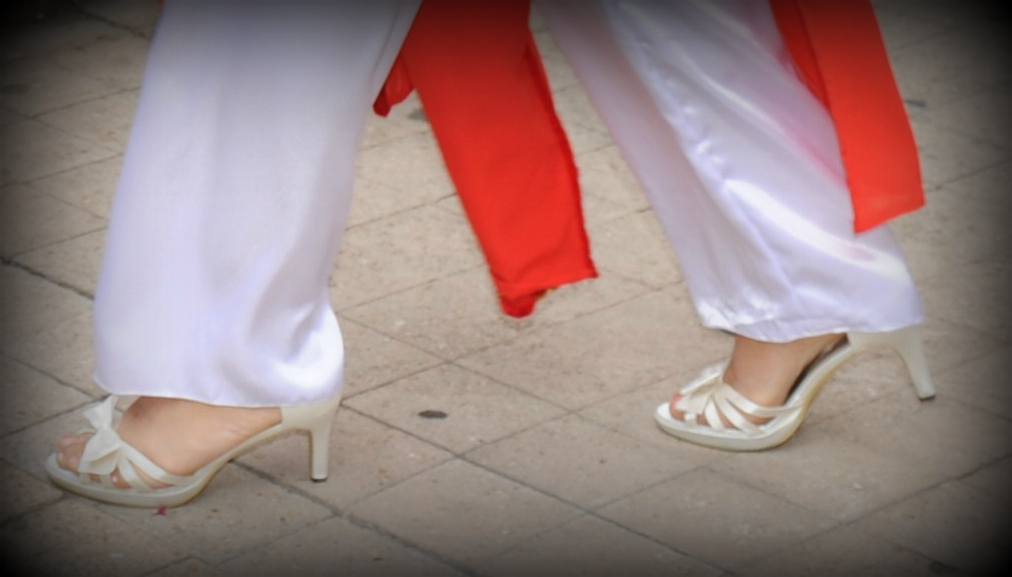 Les talons hauts ont été inventés par une femme qu'on embrassait toujours sur le front." (Marcel Achard)