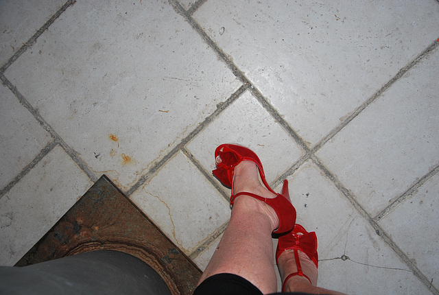 Dame Martine en talons hauts / Lady Martine in high heels - Photo originale