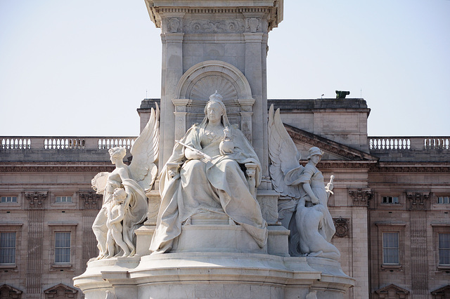 Queen Victoria Monument - London - 120324