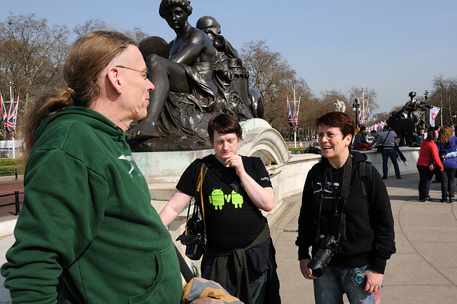 Queen Victoria Monument - London - 120324