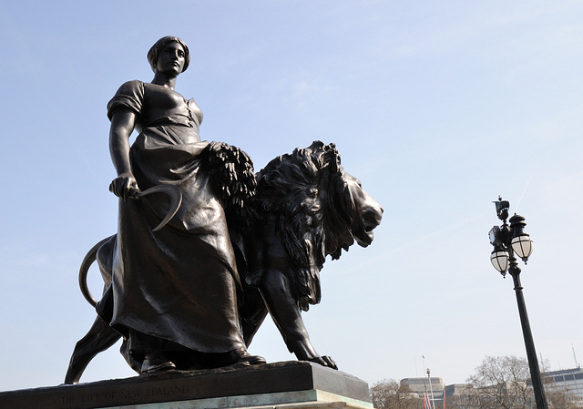 Queen Victoria Monument - London - 120324