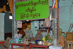 Selling sacrifice goods Thaung Tho monastery