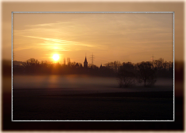 Nebelschwaden und Sonnenstrahlen