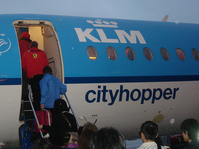 Schiphol airport blue boarding / Embarquement bleuté sur Schiphol - 26 octobre 2008