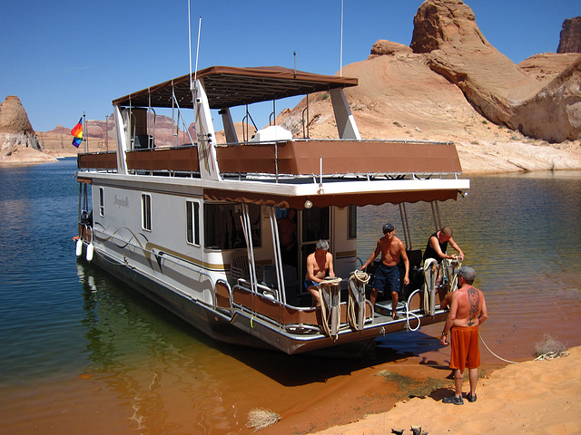 Lake Powell - Departing From Our First Beach (2265)