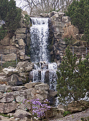 20120414 8593RAw Wasserfall, Gruga-Park