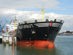 pétrolier à quai au port