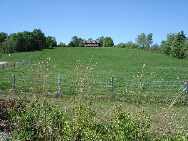 Maison clôturée / Fenced house