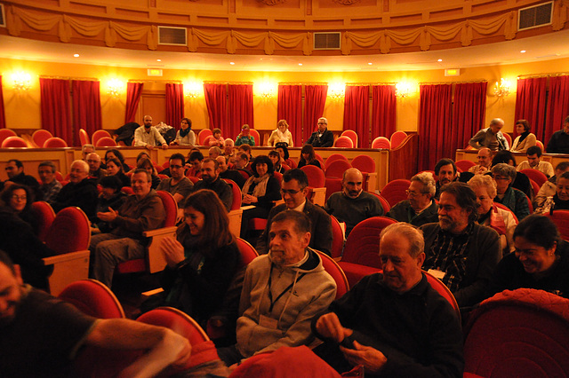 Vivu la teatro!