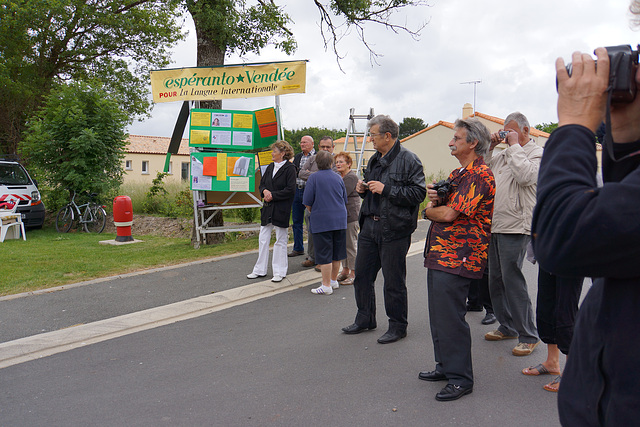 Inaŭguro de la Esperanto-strato en Moutiers-les-Mauxfaits, la 3an de junio 2012