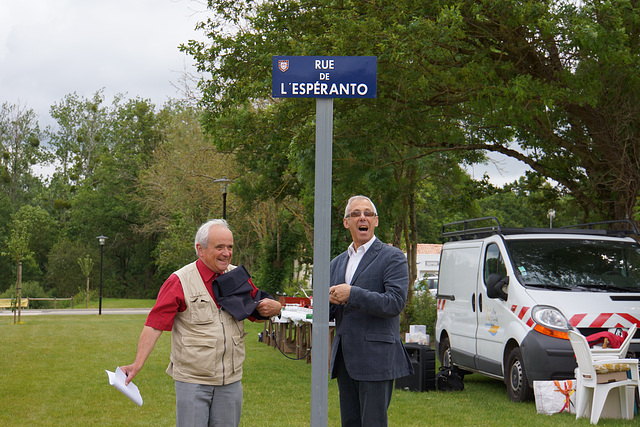 Inaŭguro de la Esperanto-strato en Moutiers-les-Mauxfaits, la 3an de junio 2012