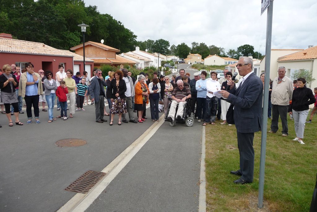 Inaŭguro de la Esperanto-strato en Moutiers-les-Mauxfaits, la 3an de junio 2012