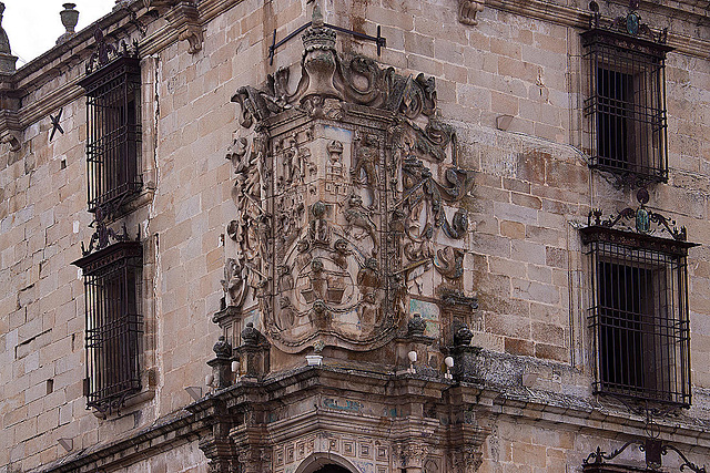 20120506 8971RAw [E] Wappen, Conquista-Palast, Trujillo