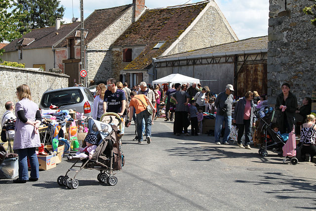 Vide-greniers - 1er mai 2012