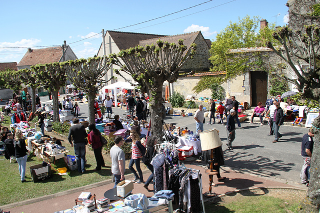 Vide-greniers - 1er mai 2012