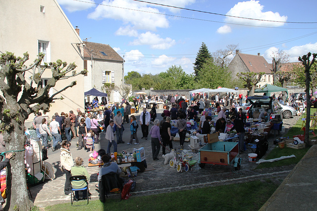 Vide-greniers - 1er mai 2012