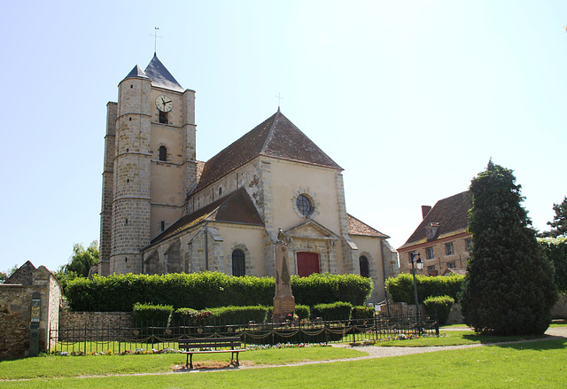 Ozouer-le-Voulgis (77) - L'église