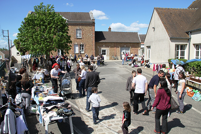 Vide-greniers - 1er mai 2012